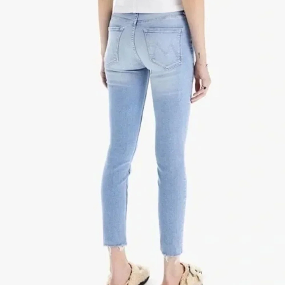 Mother "The Looker Ankle Fray" Jean. Sz: 25